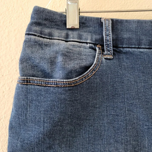 Chicos Bermuda Jean Shorts Womans Size M 1.5 Blue Medium Wash - Picture 3 of 11